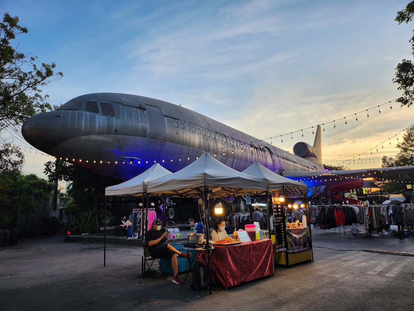 Things to do in Bangkok - Chang Chui Plane Market