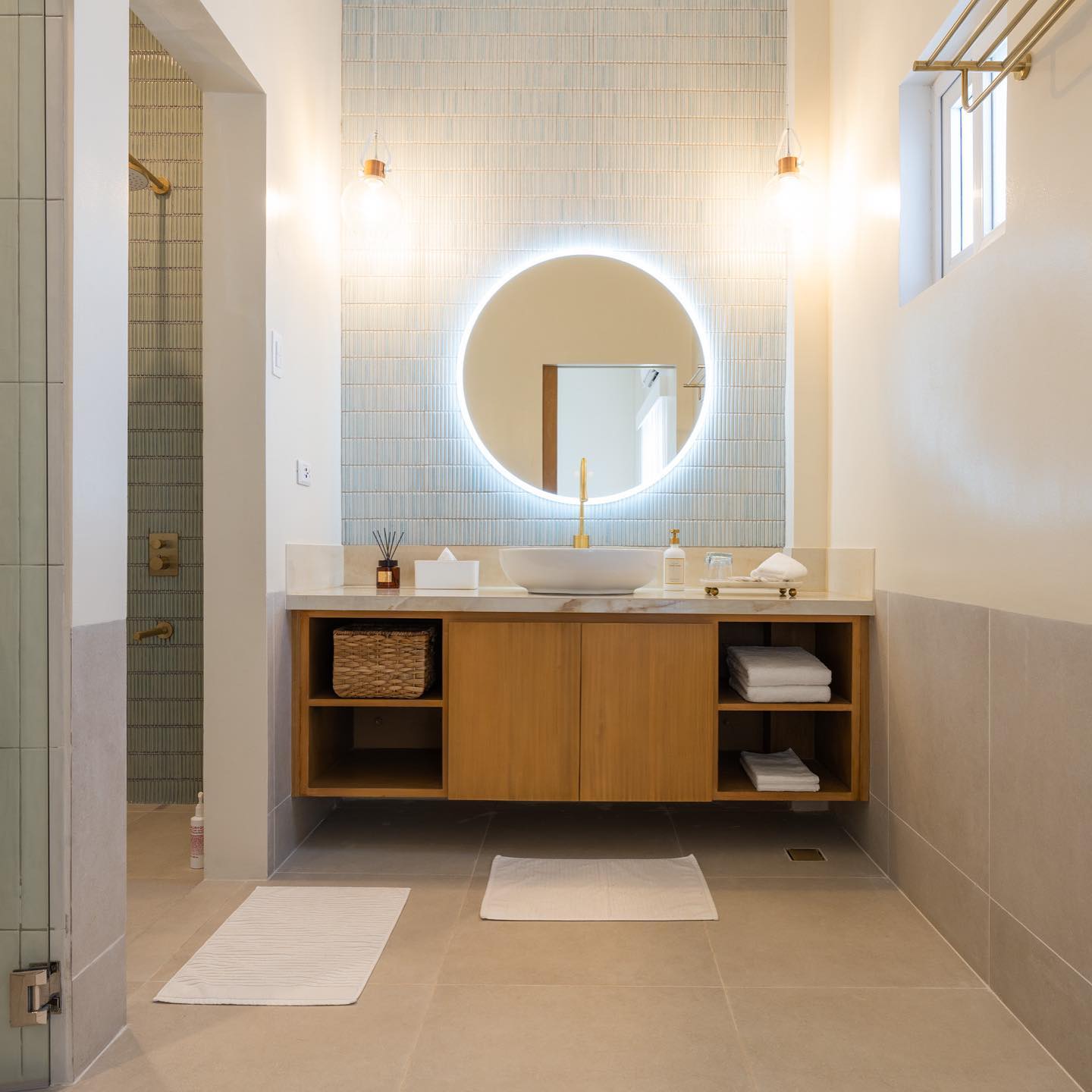 Alesea La Union - en-suite bathroom