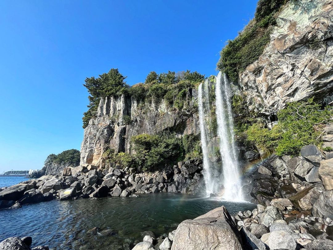 Things to do in Jeju Island - Jeongbang Falls