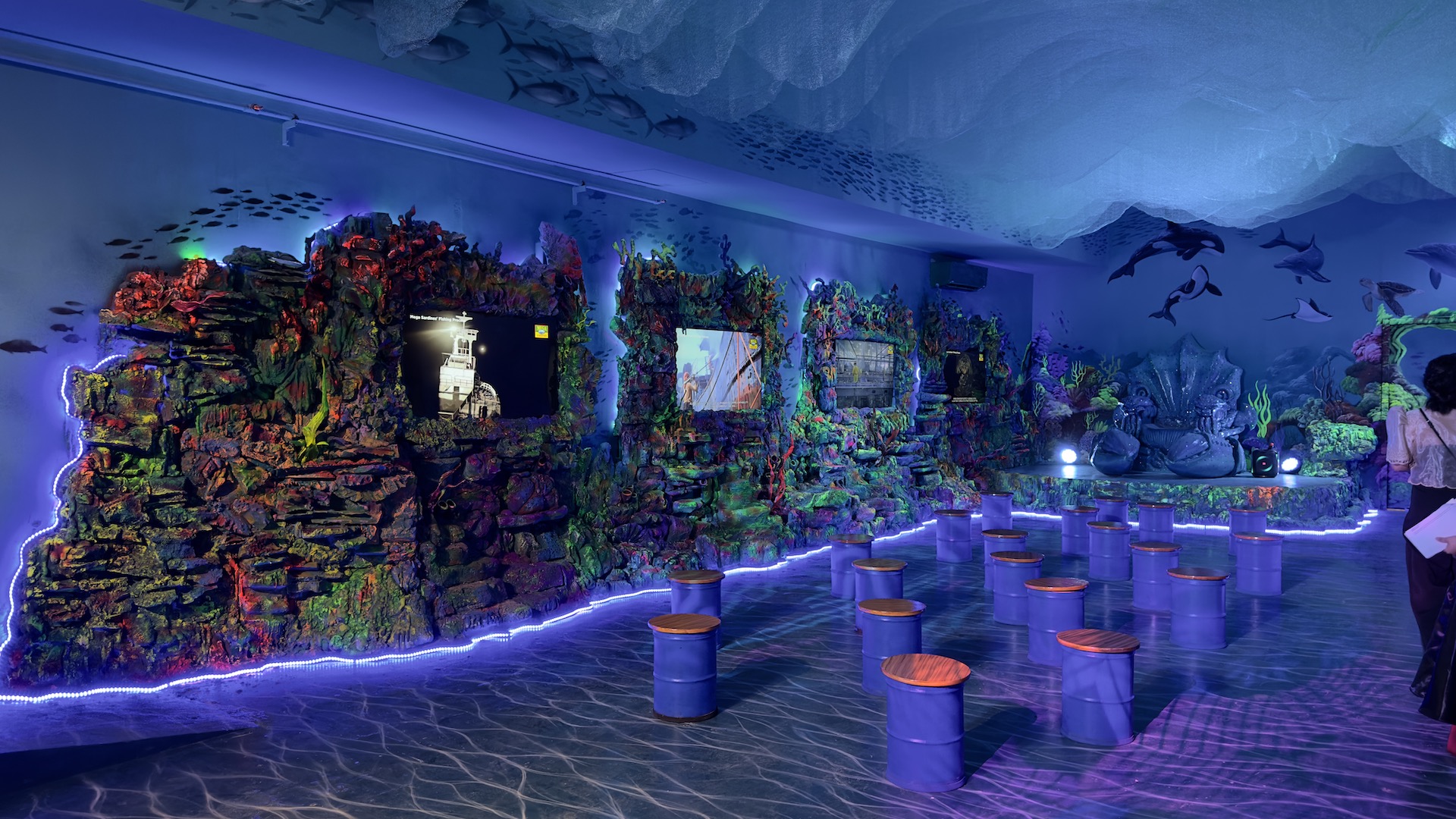 Mega Aquatic Room