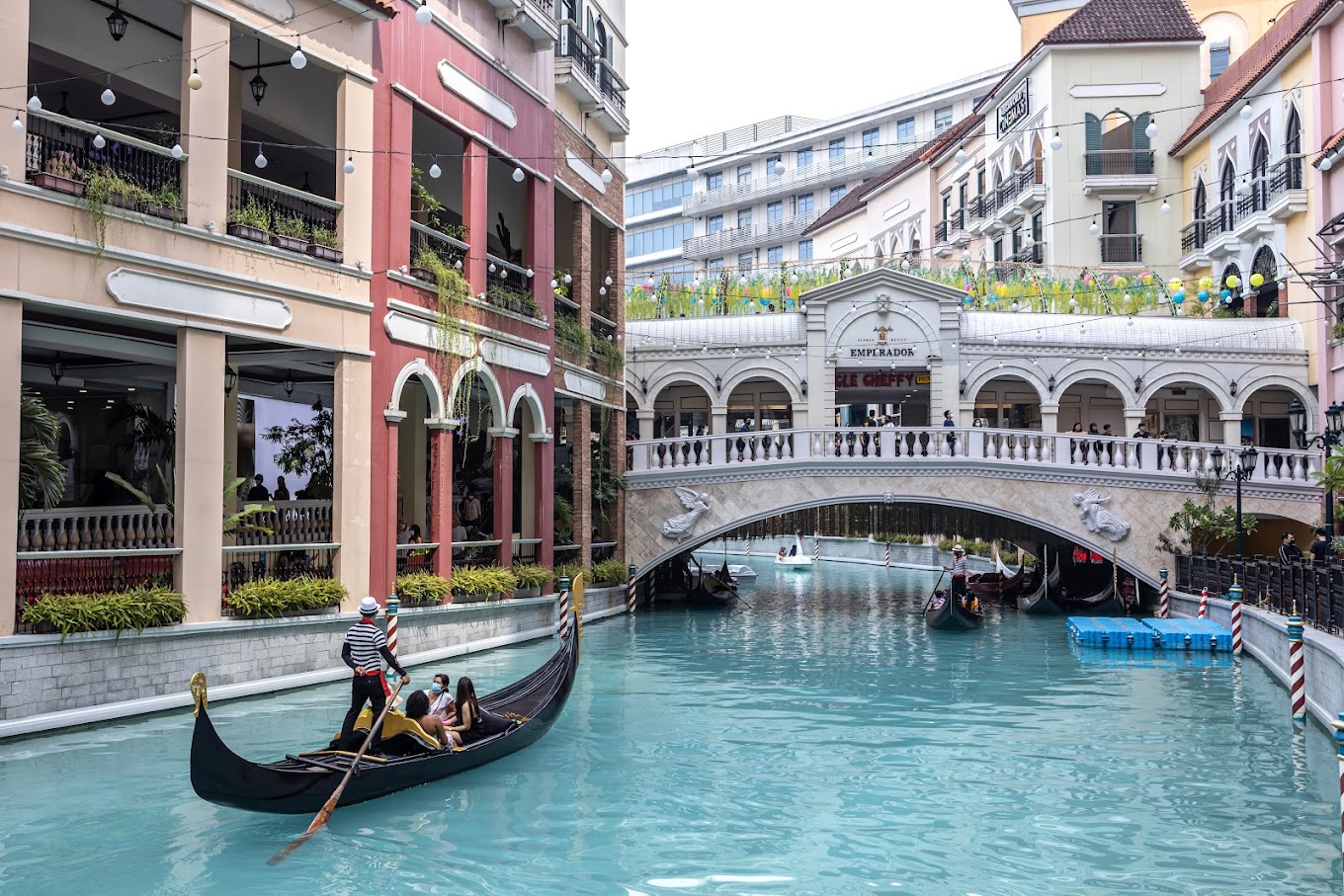BGC Attractions - Venice Grand Canal Mall