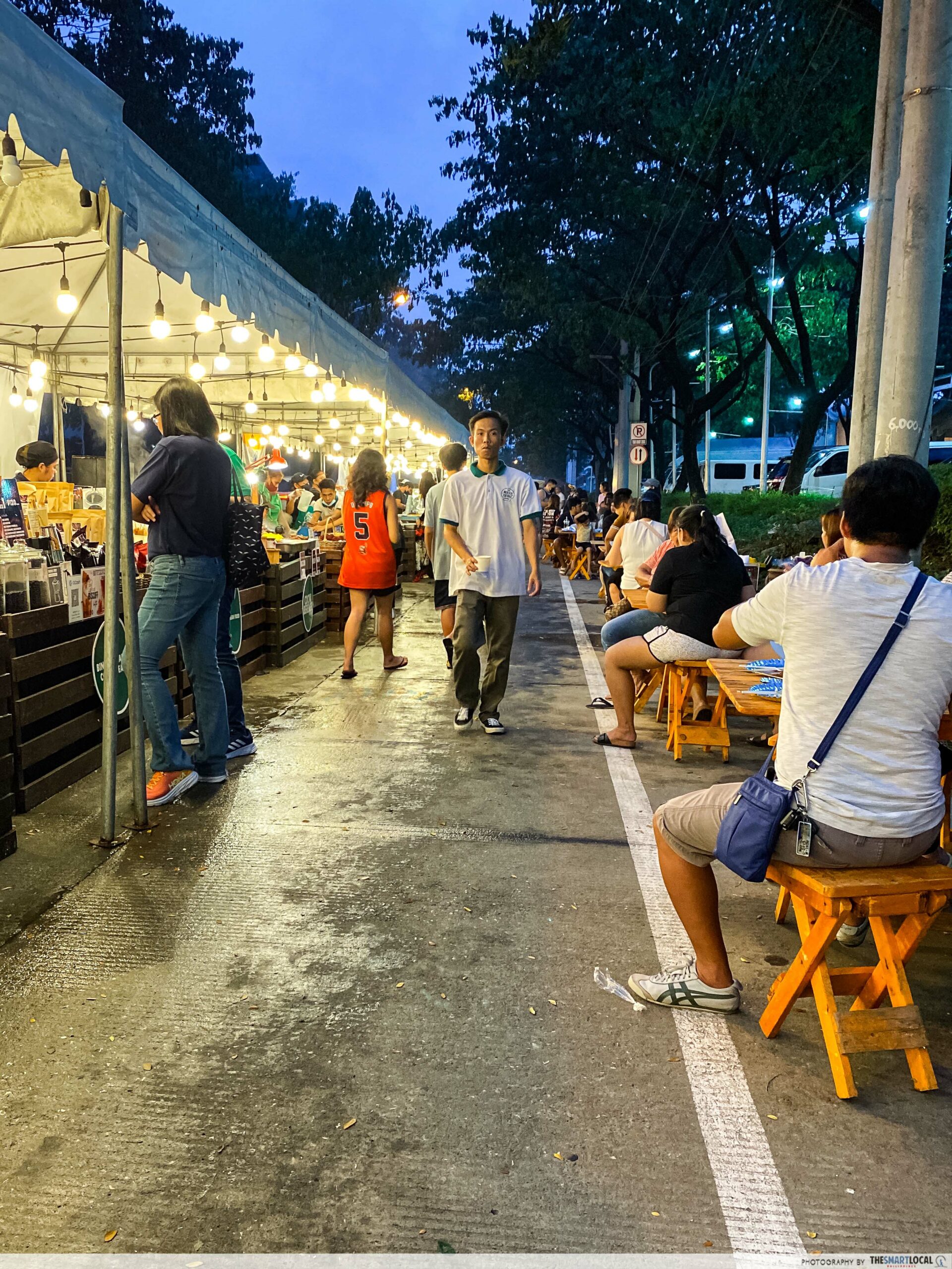 Mercato Centrale Taguig - picnic tables at Mercato Centrale