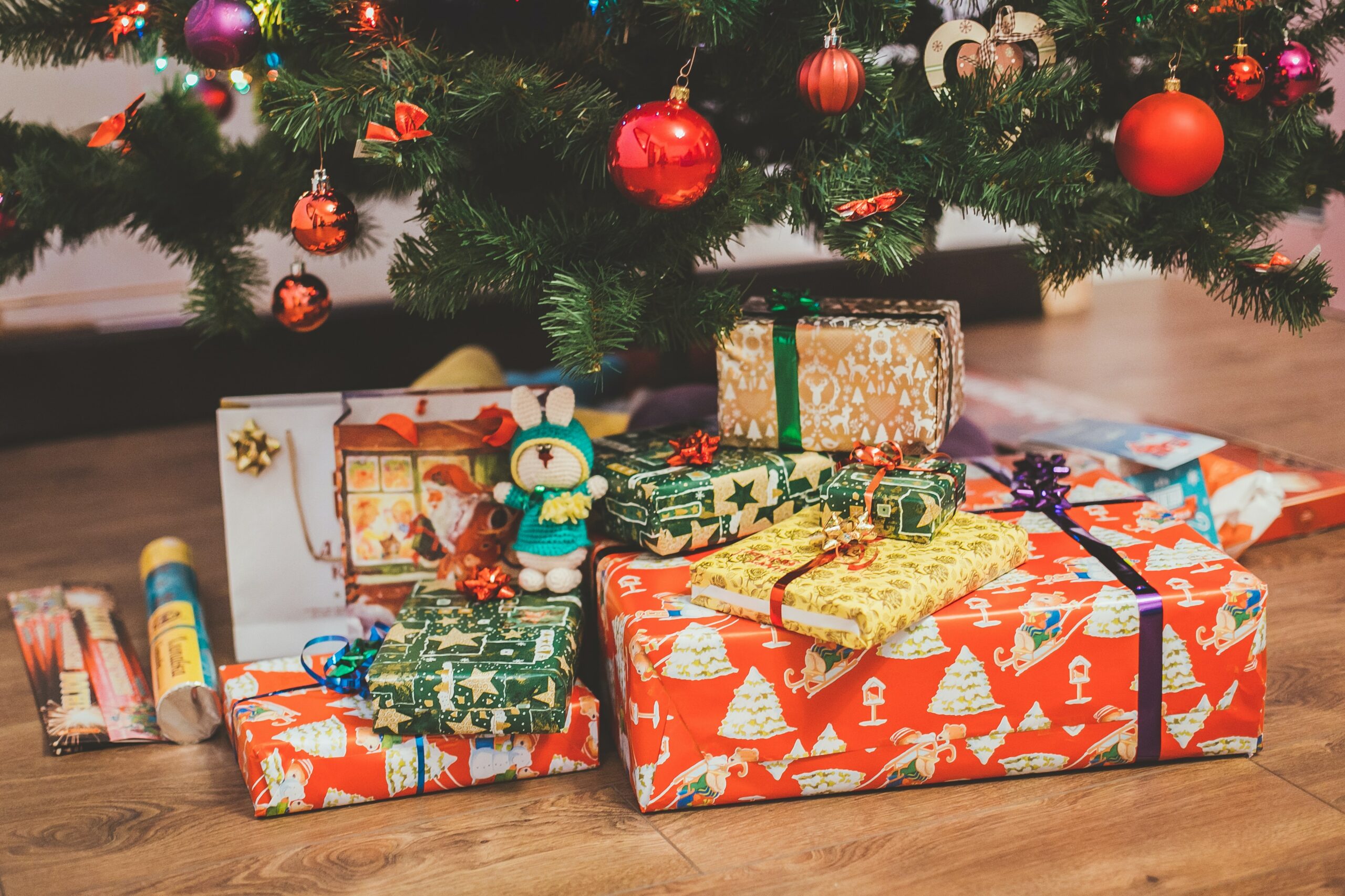 Holiday Hosting Tips Filipino - Exchange Gifts